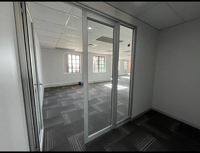 256M² OFFICE TO LET IN CLAREMONT